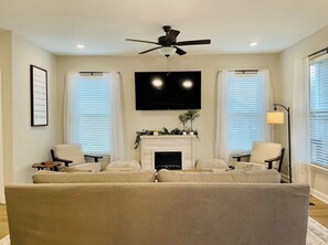 Smart TV, fireplace, ping pong