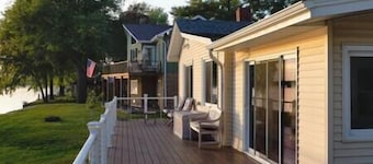 Riverfront Cabin:Wrap Around Deck & 3 Season Room