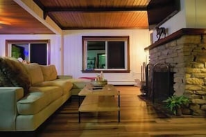 Télévision, cheminée