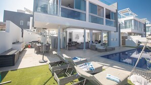 Indoor pool, sun loungers - Protaras Holiday Villa Bp6 (Protaras)
