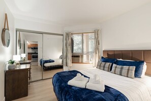 2 bedrooms, iron/ironing board, WiFi