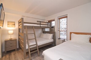 3 bedrooms, iron/ironing board, WiFi