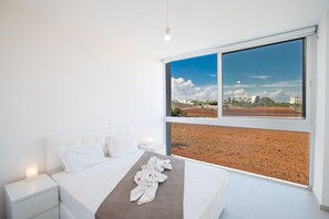 3 bedrooms, iron/ironing board, free internet, bed sheets - Protaras Holiday Villa Bp3 (Protaras)