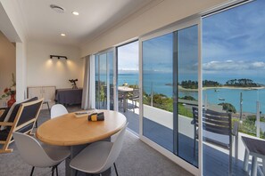 Interior - Ocean Vista - Nelson Waterfront Holiday Home (Nelson)