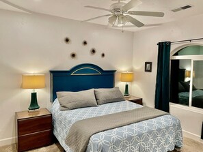 3 camere, una scrivania, ferro/asse da stiro, culla da viaggio