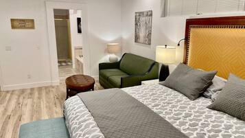 3 bedrooms, desk, iron/ironing board, travel cot