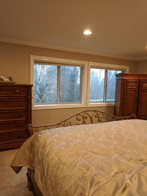 7 bedrooms, iron/ironing board, free WiFi, bed sheets