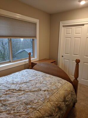 7 bedrooms, iron/ironing board, free WiFi, bed sheets