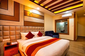 Minibar, tabla de planchar con plancha, wifi gratis y ropa de cama 