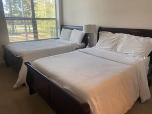 2 habitaciones, tabla de planchar con plancha, wifi y ropa de cama 