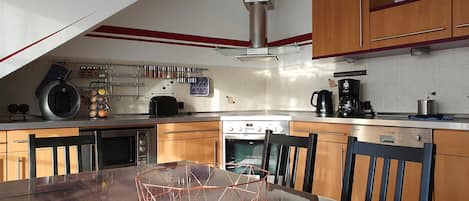 Fridge, microwave, oven, dishwasher