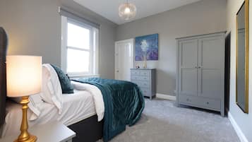 2 bedrooms, desk, iron/ironing board, free WiFi