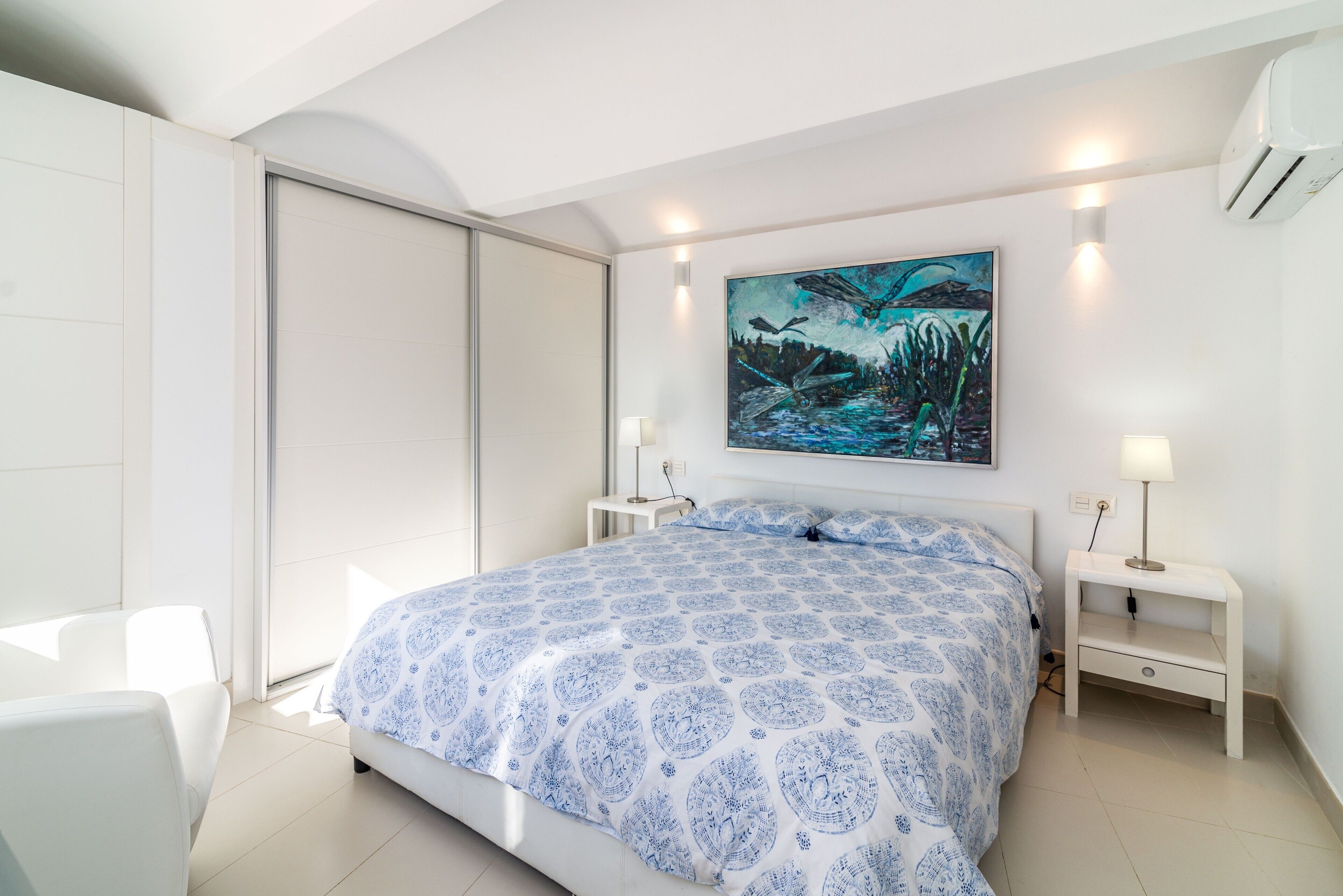 3 bedrooms, iron/ironing board, WiFi (free), bed sheets