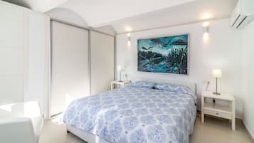 3 bedrooms, iron/ironing board, WiFi (free), bed sheets