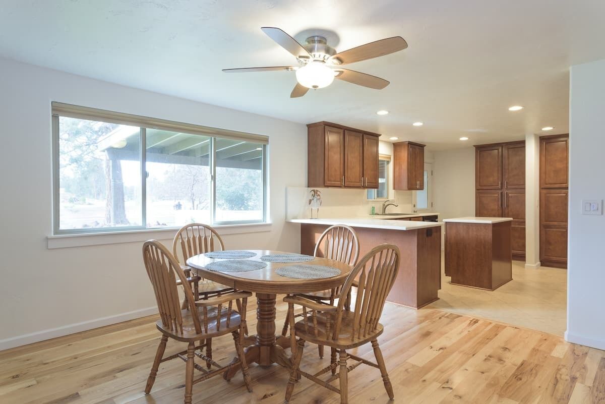 Fully remodeled ~ Close to old Mill~ Bonus Room~Spring has arrived 