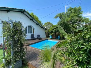 室外游泳池,恒温泳池