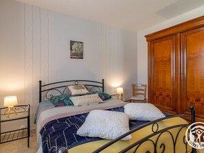1 bedroom, free WiFi, bed sheets