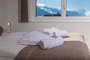 3 bedrooms, iron/ironing board, free WiFi, bed sheets