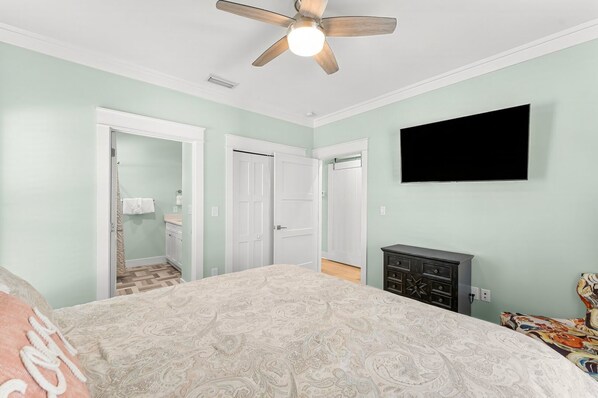 4 bedrooms, iron/ironing board, free WiFi, bed sheets