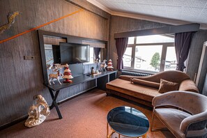 Deluxe Room | Living area | LCD TV, heated floors - Lizbonia Hotel (Bursa)