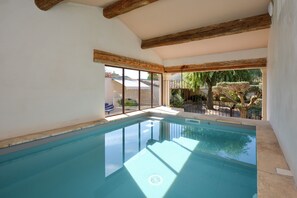 Alberca techada y alberca climatizada