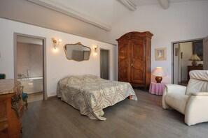 3 bedrooms, iron/ironing board, travel cot, free WiFi
