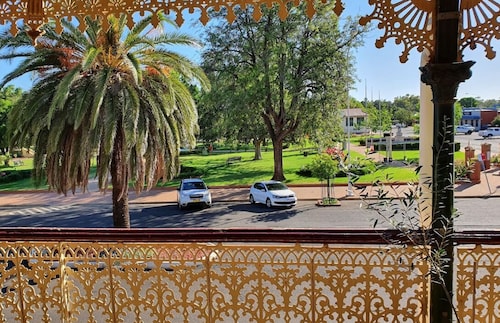 Vandenberg Hotel Forbes