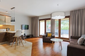 Basic Apartment | Living area | 42-inch TV with digital channels - Apartamenty Swinoujscie R Sienkiewicza 2 (Swinoujscie)