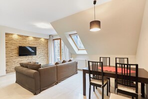 Standard Apartment | Living area | 42-inch TV with digital channels - Apartamenty Swinoujscie R Sienkiewicza 2 (Swinoujscie)