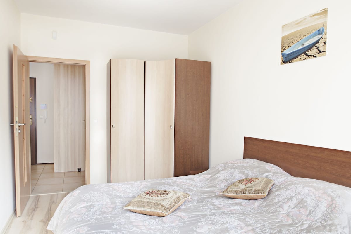 Basic Apartment | 2 bedrooms, iron/ironing board, free WiFi, bed sheets