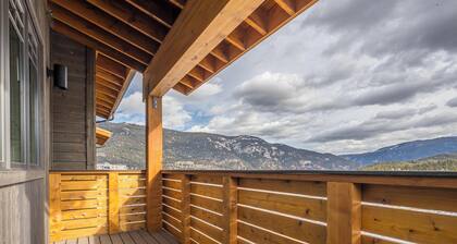 Wonderful Home with Private Patio with Hot Tub! 15 Min Drive to Resort, 5 Min Wa