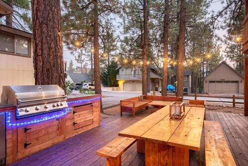 Beautiful Cabin with Spa, BBQ, & Fireplace