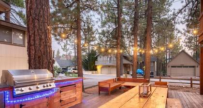 Beautiful Cabin with Spa, BBQ, & Fireplace