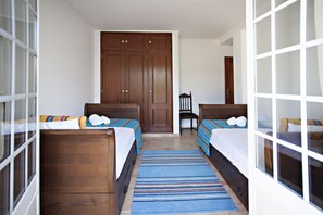 2 bedrooms, iron/ironing board, free WiFi