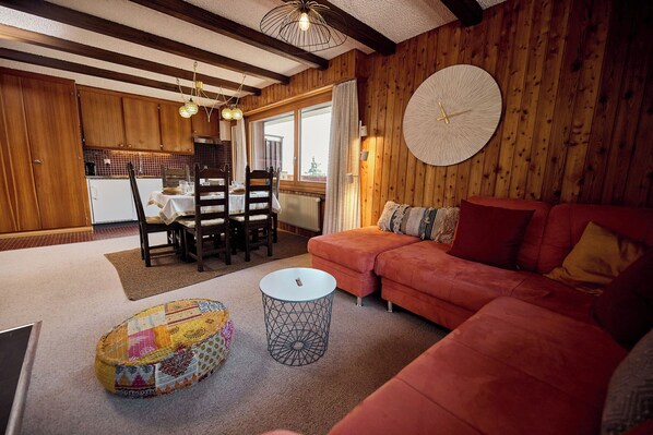 Televisión y chimenea 