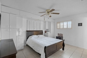 3 bedrooms, in-room safe, iron/ironing board, WiFi