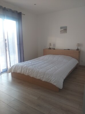 4 bedrooms, iron/ironing board, travel cot, free WiFi