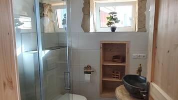 Dusche, Haartrockner, Handtücher, Seife