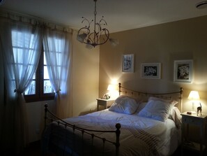 4 bedrooms, iron/ironing board, travel cot, free WiFi