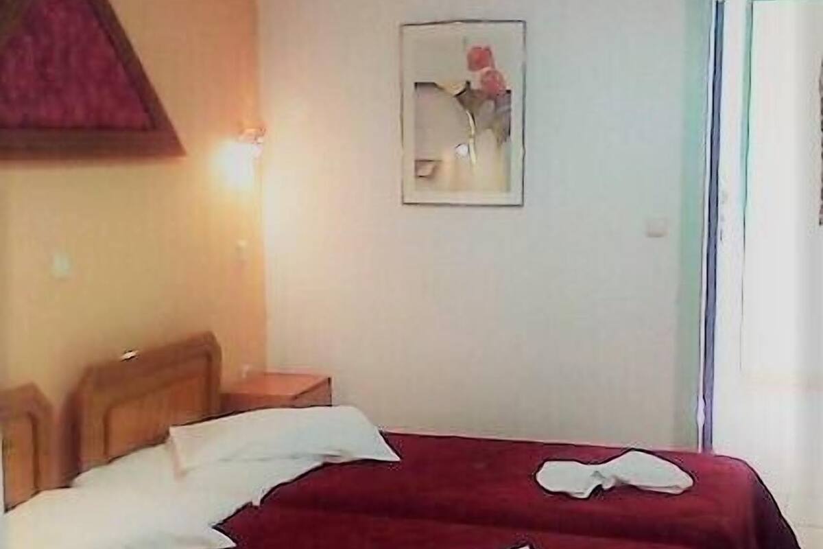 Economy Double or Twin Room | Desk, laptop workspace, free WiFi