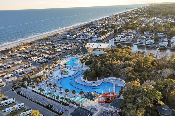 Innendørsbasseng og utendørsbasseng