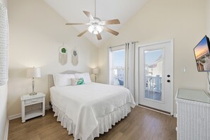 5 bedrooms, free WiFi, bed sheets - Country music festival! Ocean Lake Campground house.  (Myrtle Beach)