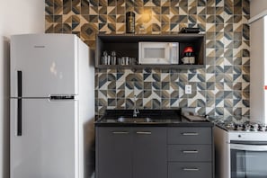 Fridge, microwave, oven, coffee/tea maker