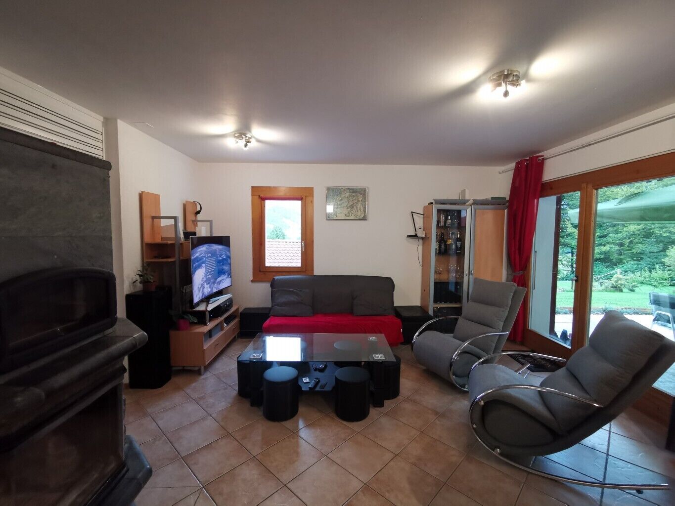 Smart-TV, Kamin, Videospiele, DVD-Player