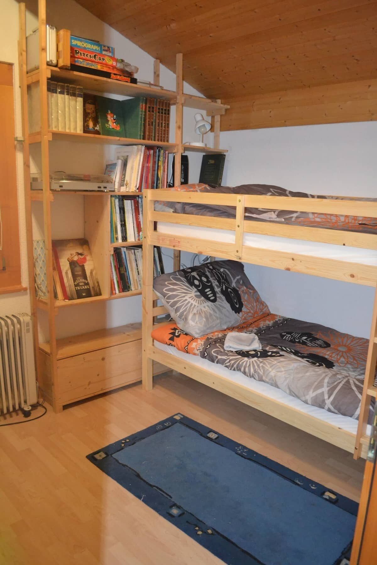 5 Schlafzimmer, Schreibtisch, Bügeleisen/Bügelbrett, kostenloses WLAN