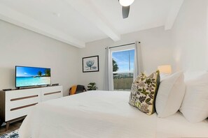 2 bedrooms, desk, iron/ironing board, travel cot - 2 Steps to Ice Plant, Apt in Downtown St. Aug (St. Augustine)