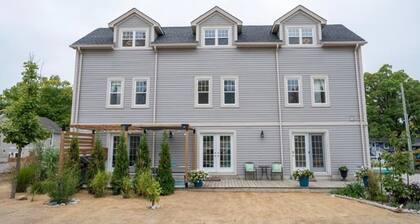 The Grey Beach House!! In the heart of Grand Bend