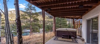 Sunrise Hideaway w/ Hot tub! 21-RES0227