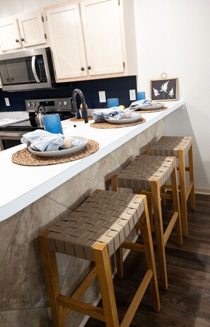 Fridge, microwave, oven, stovetop - Waterfront@ Ledges NO STEPS Main channel 2 bed Ledges MM20 Slip Pools Beach Golf (Osage Beach)