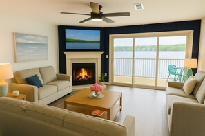 Smart TV, fireplace, DVD player, books - Waterfront@ Ledges NO STEPS Main channel 2 bed Ledges MM20 Slip Pools Beach Golf (Osage Beach)